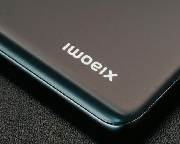 По слухам, Xiaomi готовит смартфон, который складывается втрое / Смартфоны и телефоны / iXBT Live